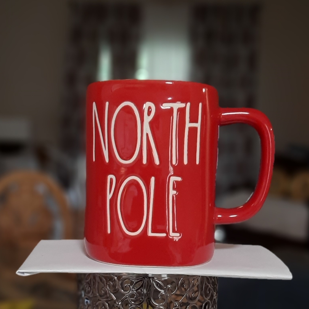 🧑🏻‍🎄 Rae Dunn North Pole Mug